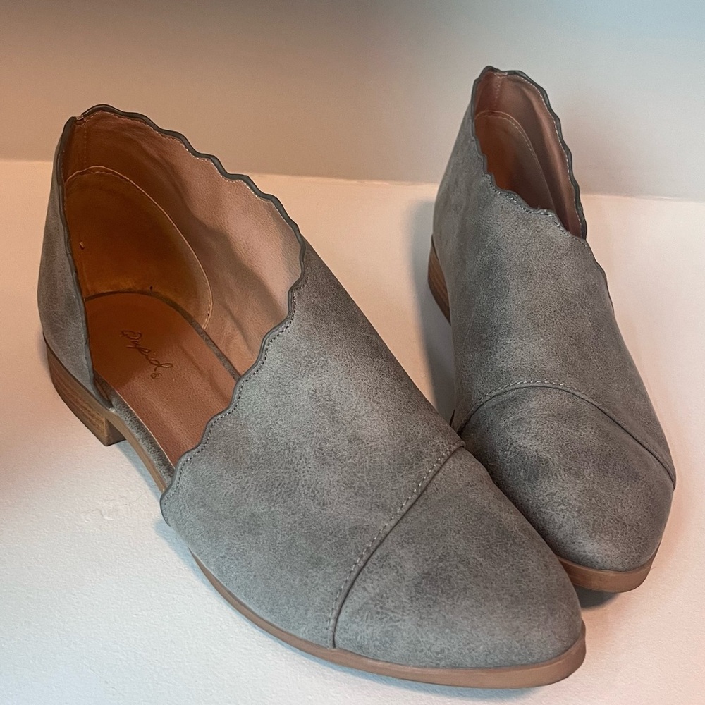 Gray Women's Scalloped Flat Ankle Booties